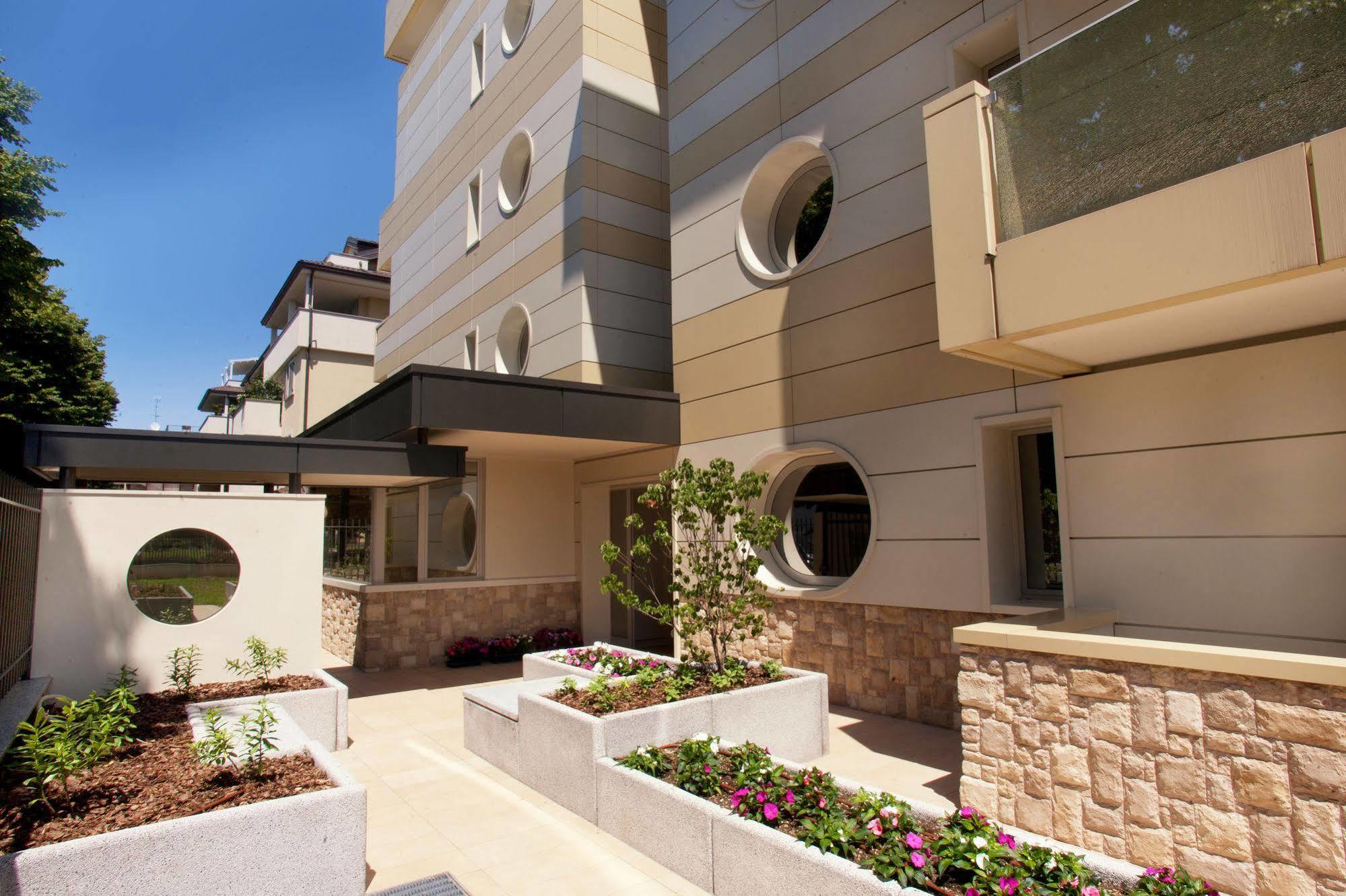 Residence Le Querce Cernusco Sul Naviglio Bagian luar foto